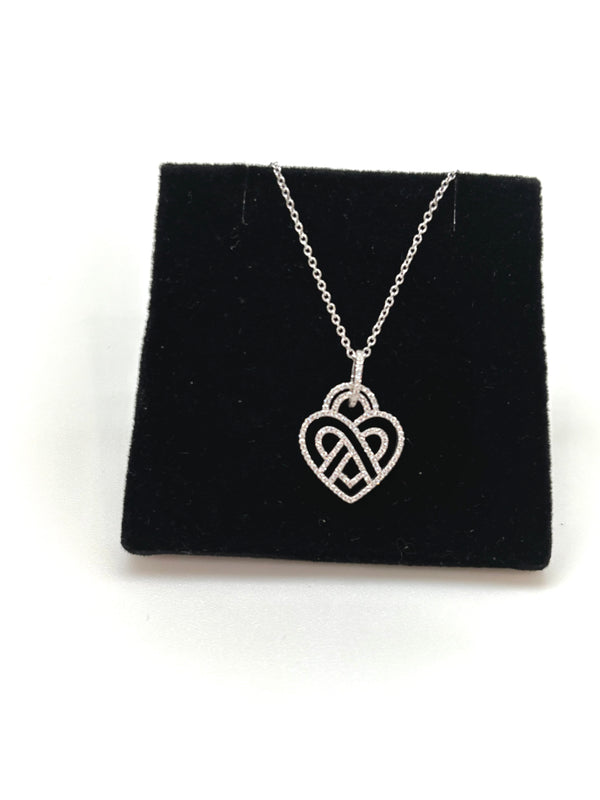 POIRAY COLLIER COEUR ENTRELACE DIAMANTS